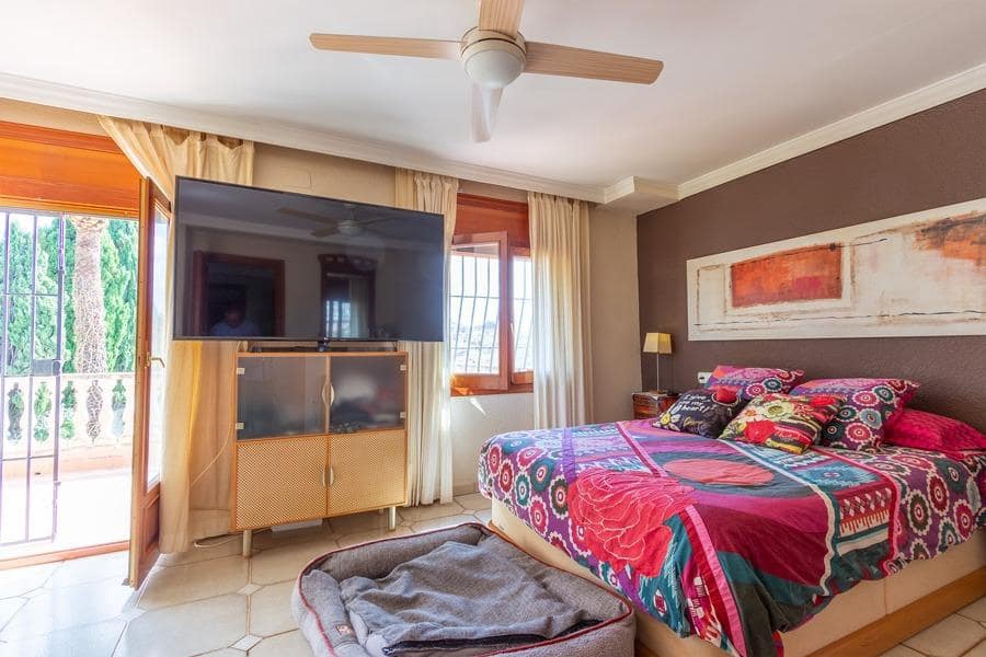 Chalet de 4 habitaciones en Finestrat en venta con piscina garaje - 435.000 € (Ref: 8806159)