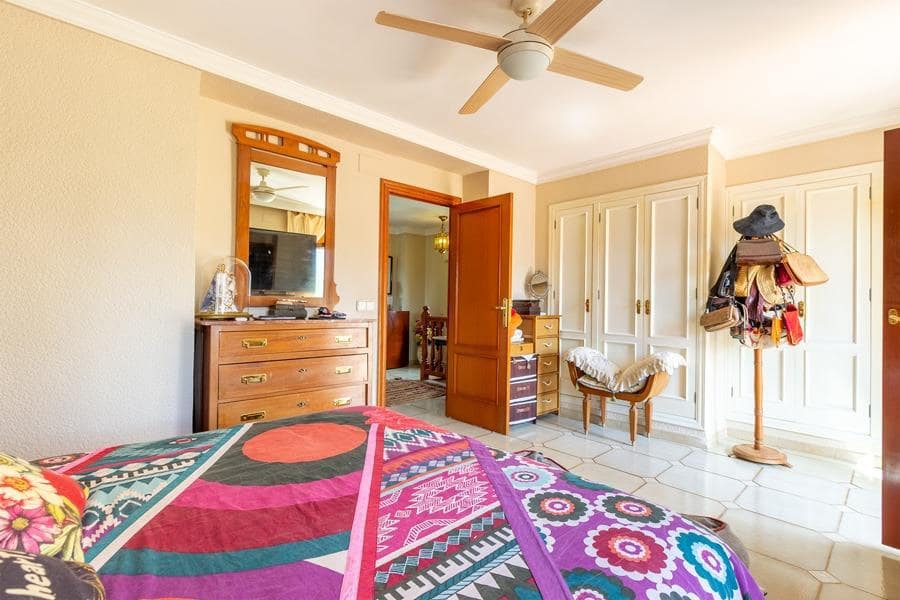 Chalet de 4 habitaciones en Finestrat en venta con piscina garaje - 435.000 € (Ref: 8806159)