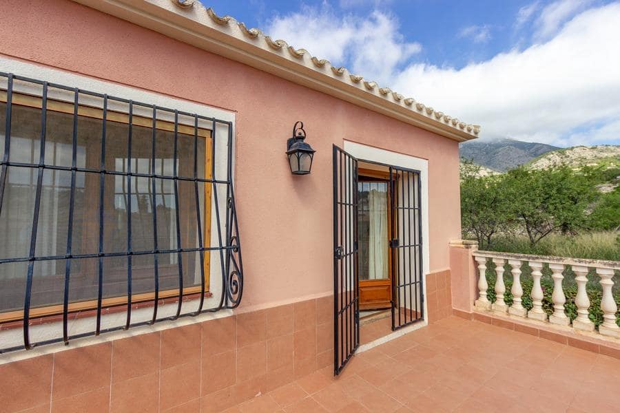 Chalet de 4 habitaciones en Finestrat en venta con piscina garaje - 435.000 € (Ref: 8806159)