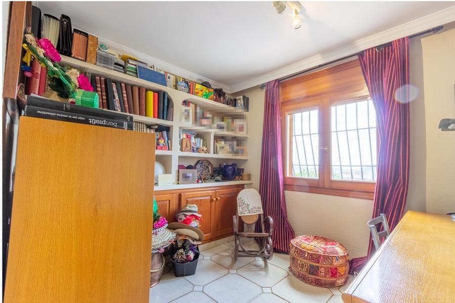 Chalet de 4 habitaciones en Finestrat en venta con piscina garaje - 435.000 € (Ref: 8806159)