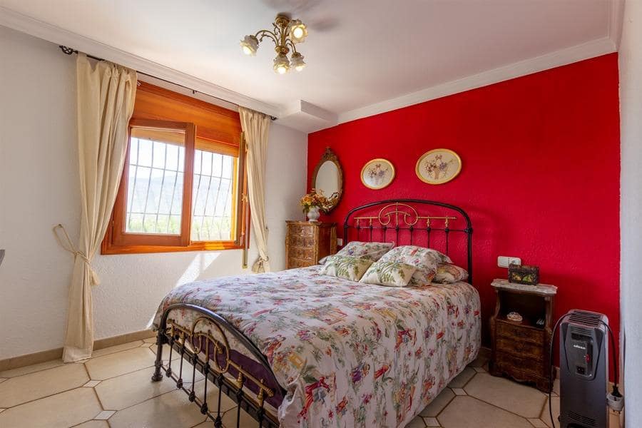 Chalet de 4 habitaciones en Finestrat en venta con piscina garaje - 435.000 € (Ref: 8806159)