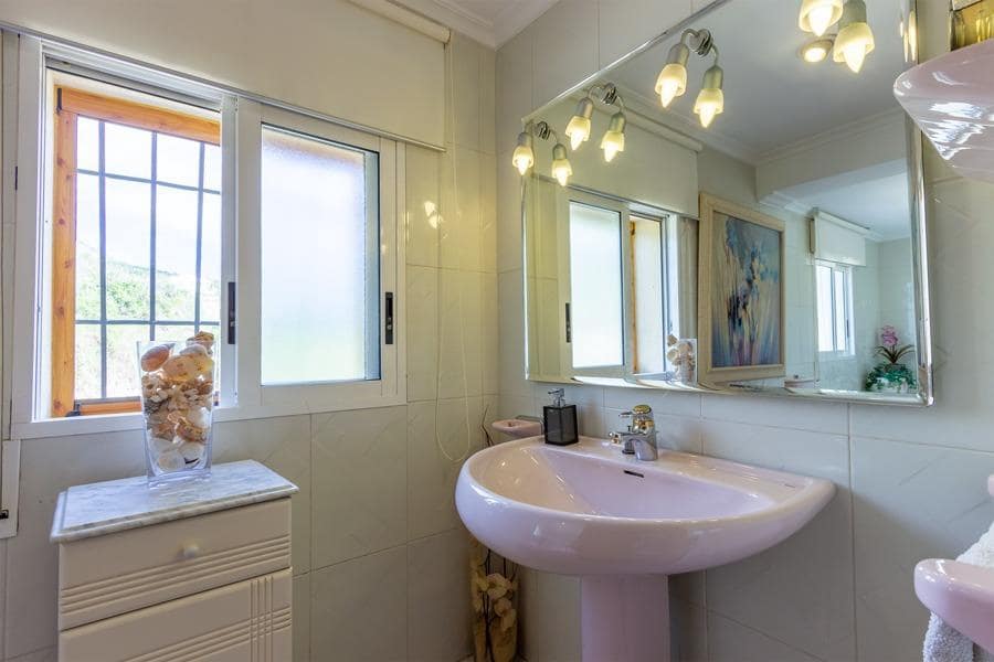 Chalet de 4 habitaciones en Finestrat en venta con piscina garaje - 435.000 € (Ref: 8806159)