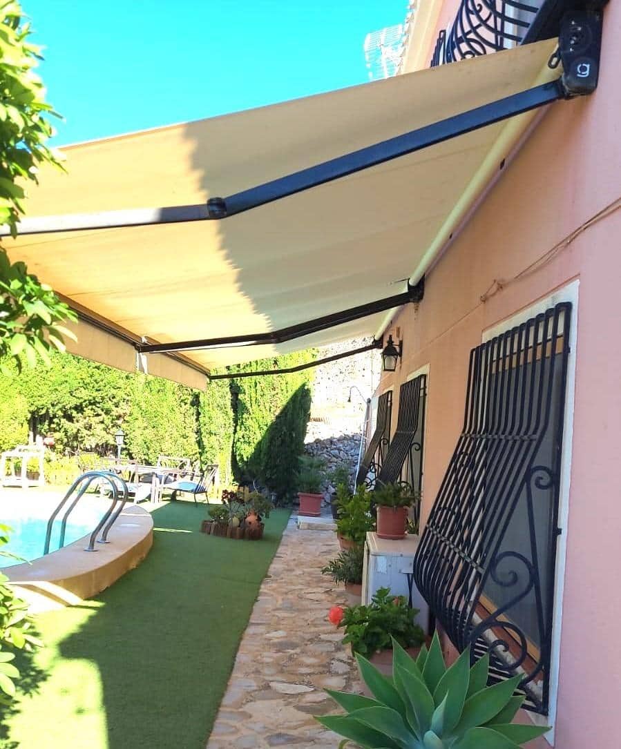 Chalet de 4 habitaciones en Finestrat en venta con piscina garaje - 435.000 € (Ref: 8806159)