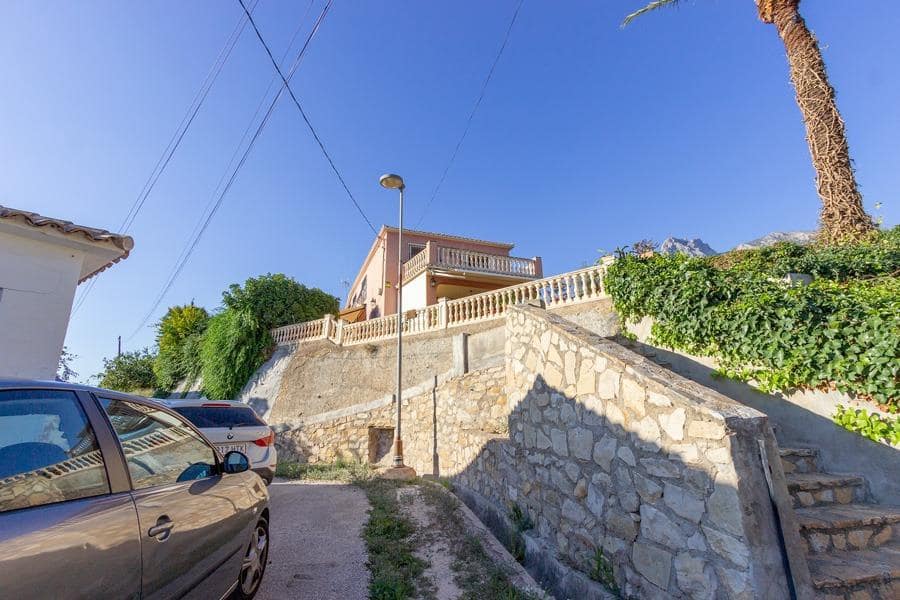 Chalet de 4 habitaciones en Finestrat en venta con piscina garaje - 435.000 € (Ref: 8806159)