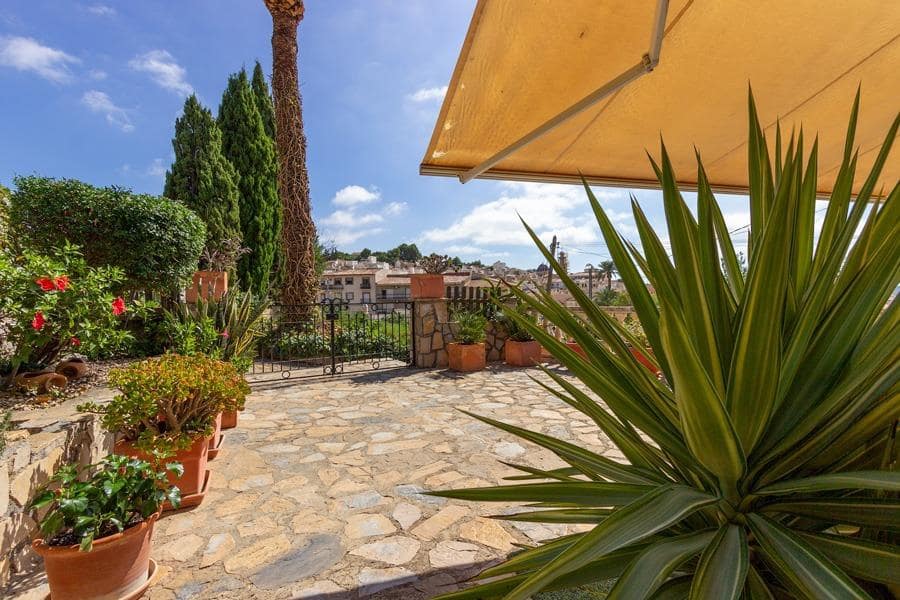 Chalet de 4 habitaciones en Finestrat en venta con piscina garaje - 435.000 € (Ref: 8806159)