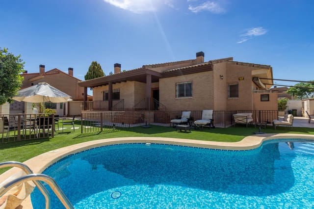 Chalet de 6 habitaciones en Muchamiel / Mutxamel en venta con piscina garaje - 740.000 € (Ref: 8999241)