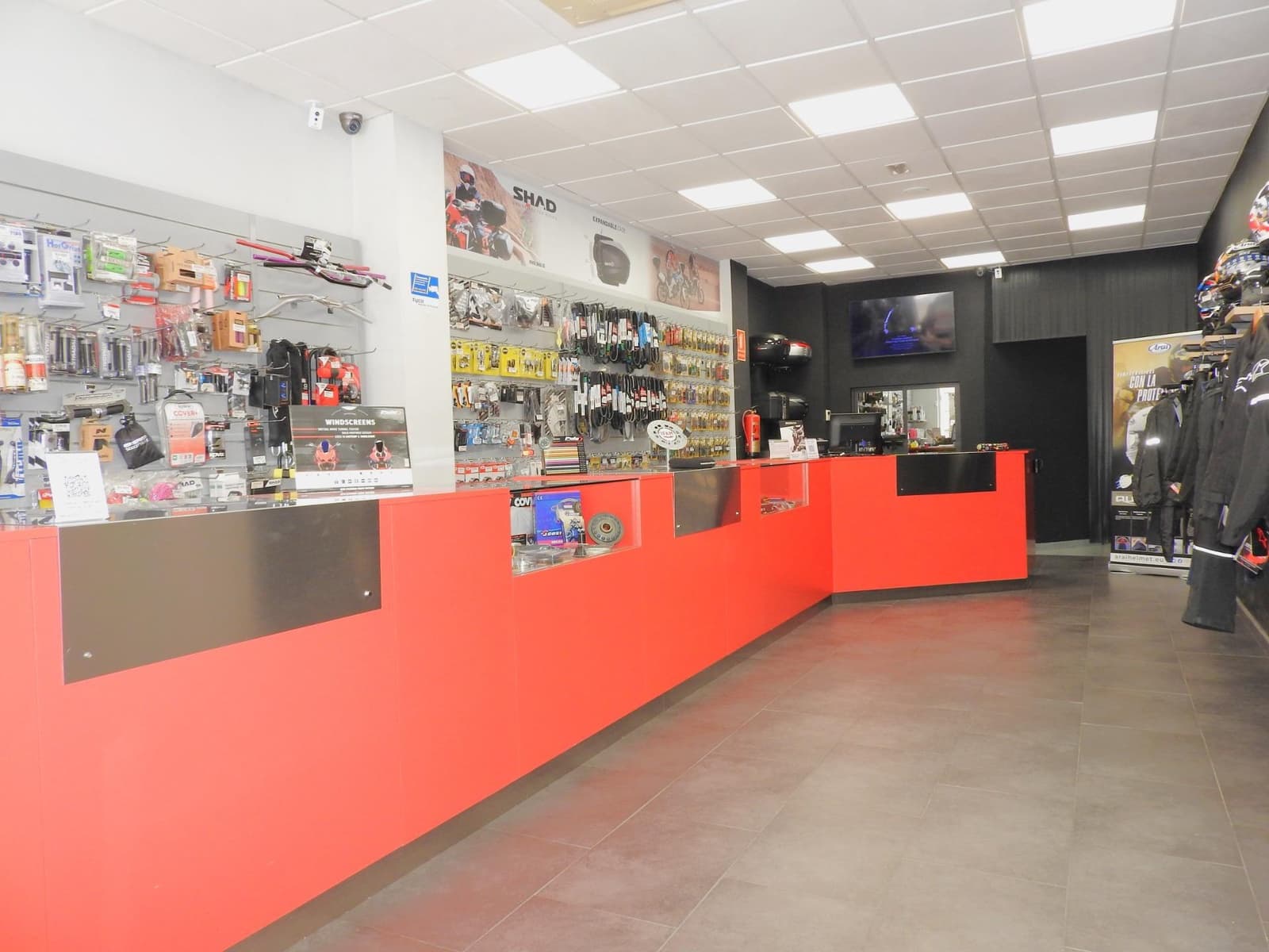 Commercieel te koop in Alicante stad - € 179.900 (Ref: 8999255)