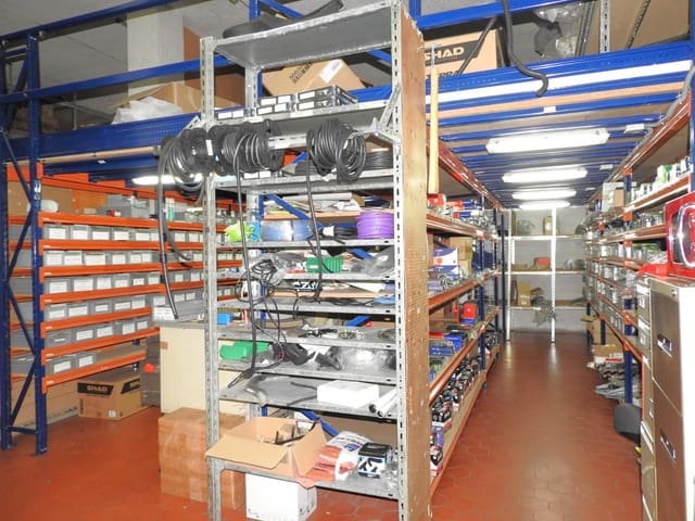 Commercial for sale in Benalúa, Alicante / Alacant city - € 179,900 (Ref: 8999255)