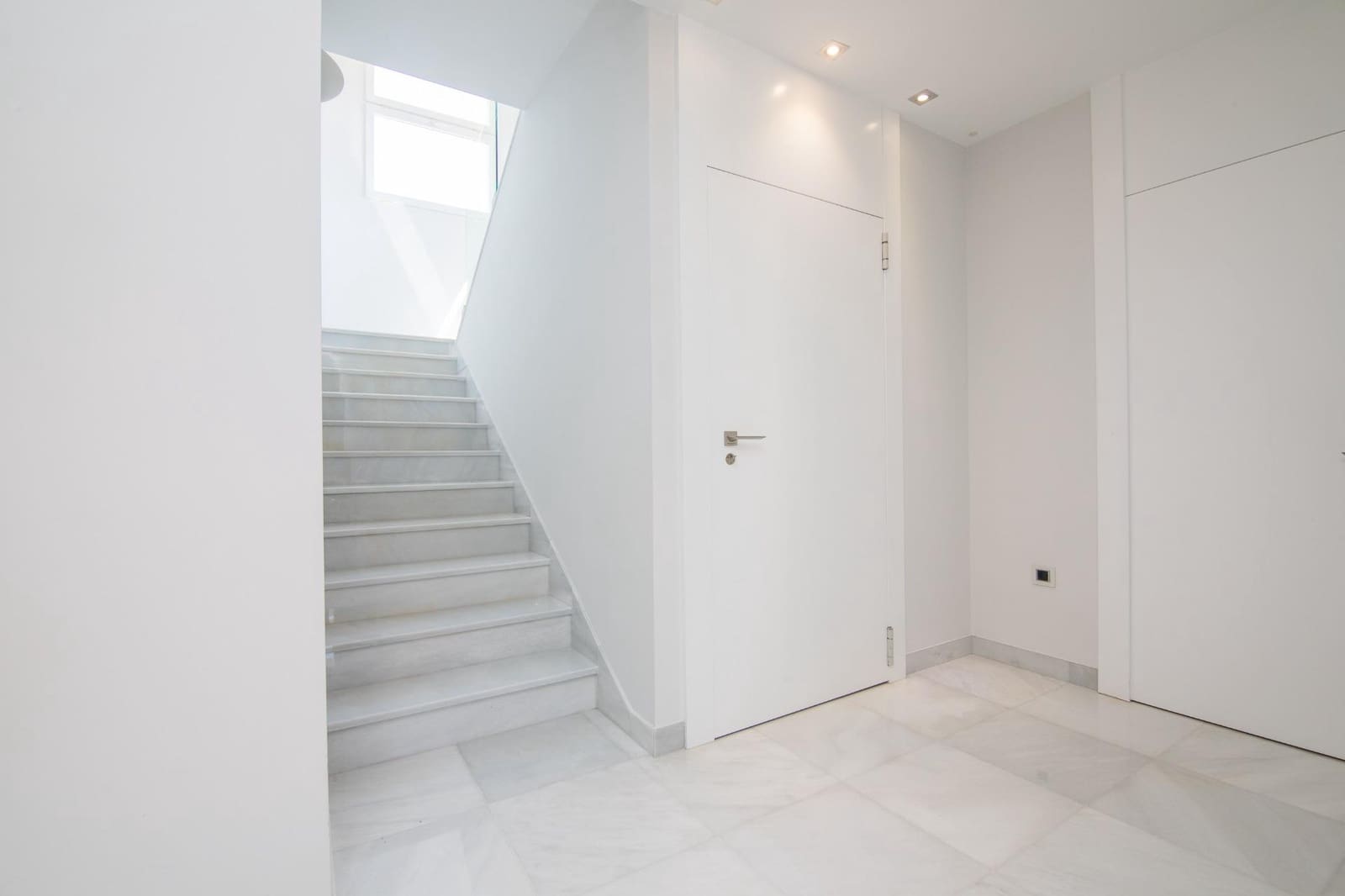 4 soveværelse Villa til salg i Arenales del Sol med swimmingpool garage - € 1.700.000 (Ref: 9017309)