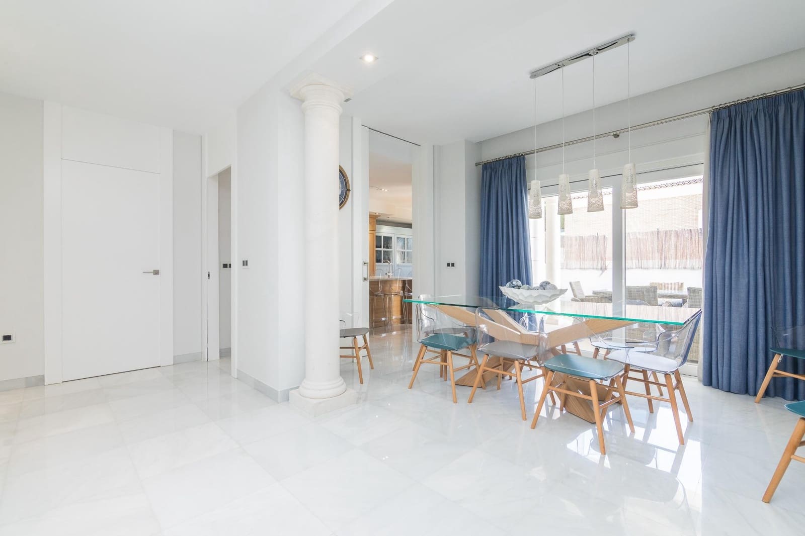 4 soveværelse Villa til salg i Arenales del Sol med swimmingpool garage - € 1.700.000 (Ref: 9017309)