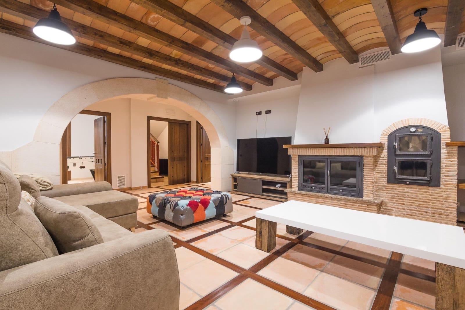 4 soveværelse Villa til salg i Arenales del Sol med swimmingpool garage - € 1.700.000 (Ref: 9017309)