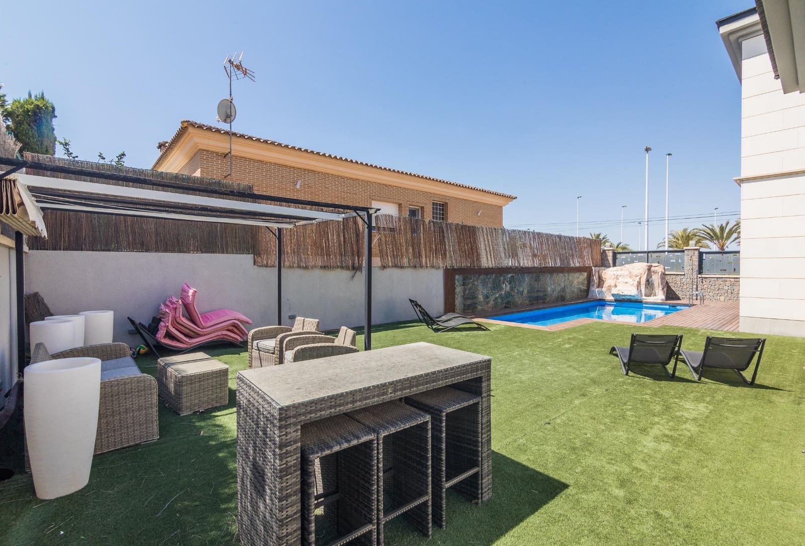 4 soveværelse Villa til salg i Arenales del Sol med swimmingpool garage - € 1.700.000 (Ref: 9017309)