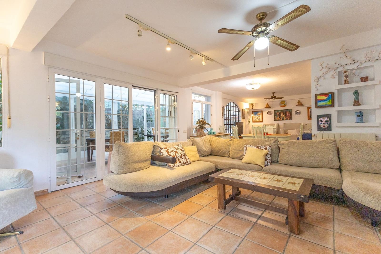 6 soverom Villa til salgs i El Campello med garasje - € 695 000 (Ref: 9362528)