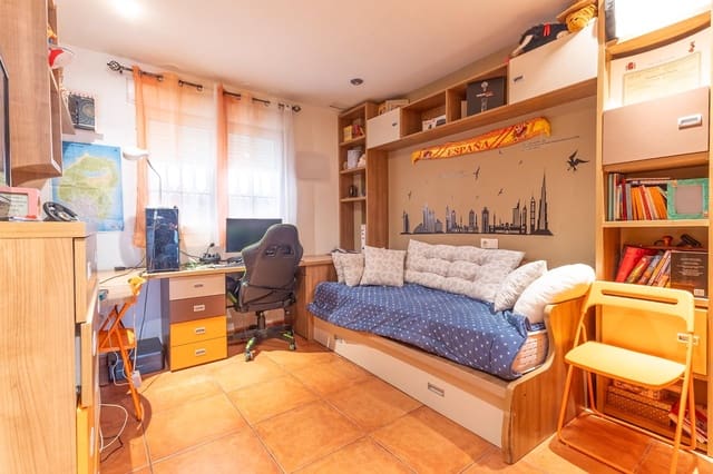 5 makuuhuone Bungalow myytävänä paikassa Monforte del Cid mukana uima-altaan 
autotalli - 280 000 € (Ref: 9403292)