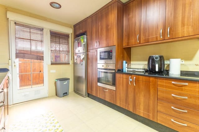 5 makuuhuone Bungalow myytävänä paikassa Monforte del Cid mukana uima-altaan 
autotalli - 280 000 € (Ref: 9403292)