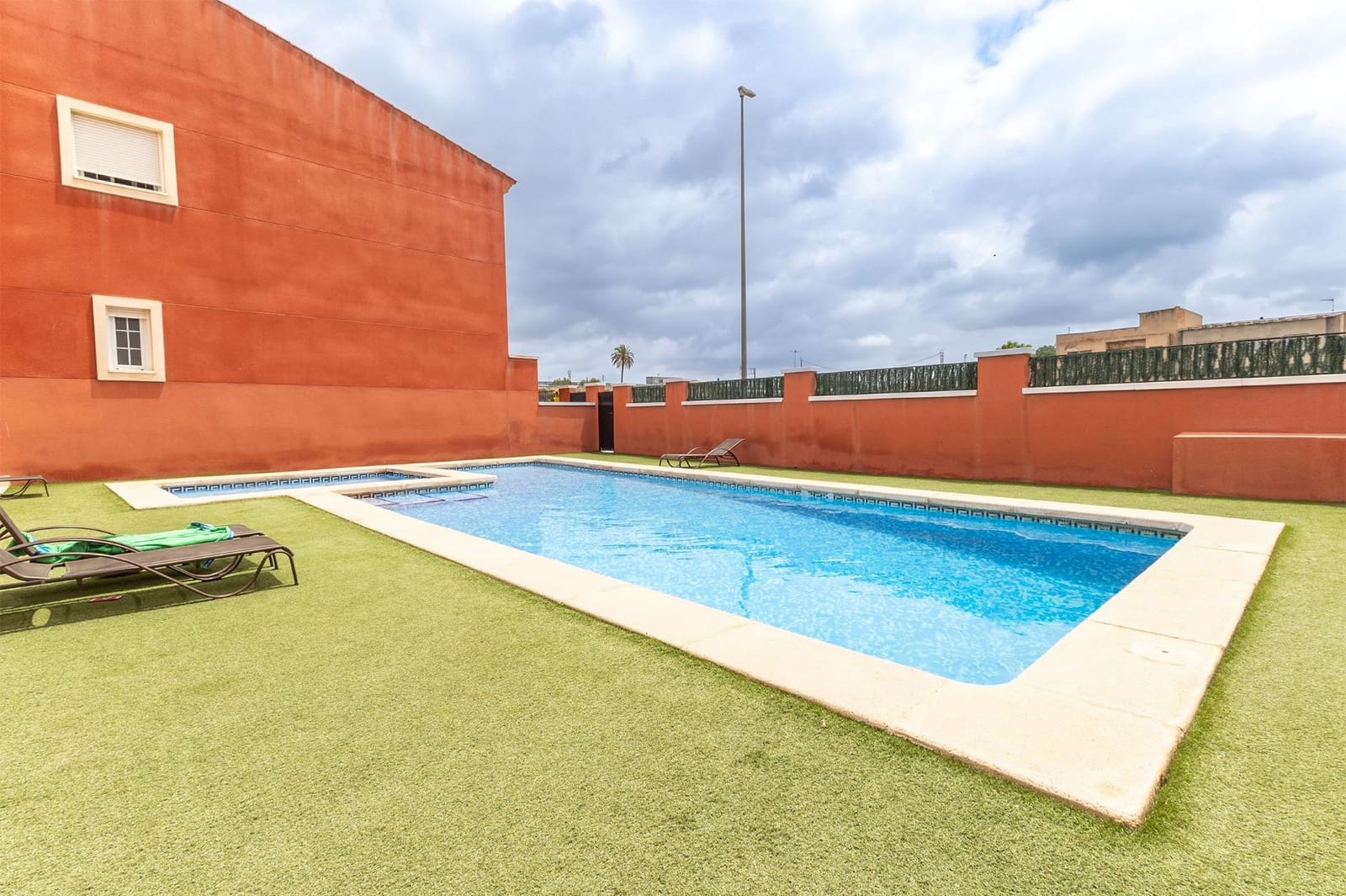 5 makuuhuone Bungalow myytävänä paikassa Monforte del Cid mukana uima-altaan 
autotalli - 280 000 € (Ref: 9403292)