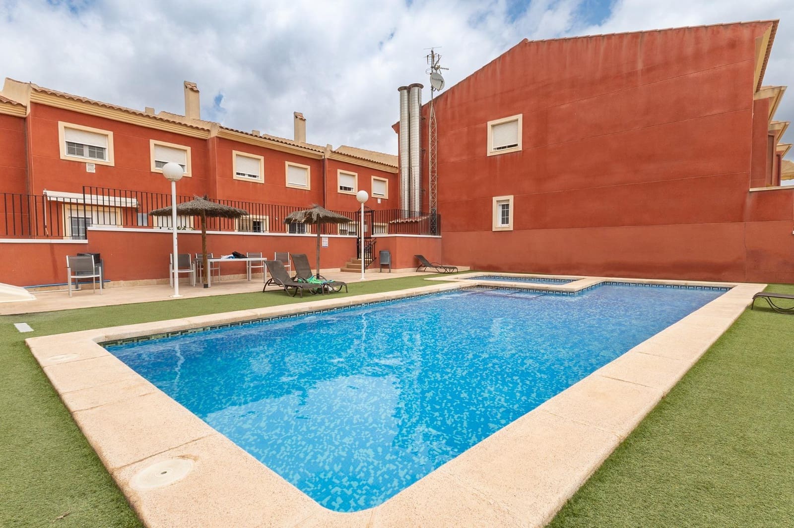 5 makuuhuone Bungalow myytävänä paikassa Monforte del Cid mukana uima-altaan 
autotalli - 280 000 € (Ref: 9403292)