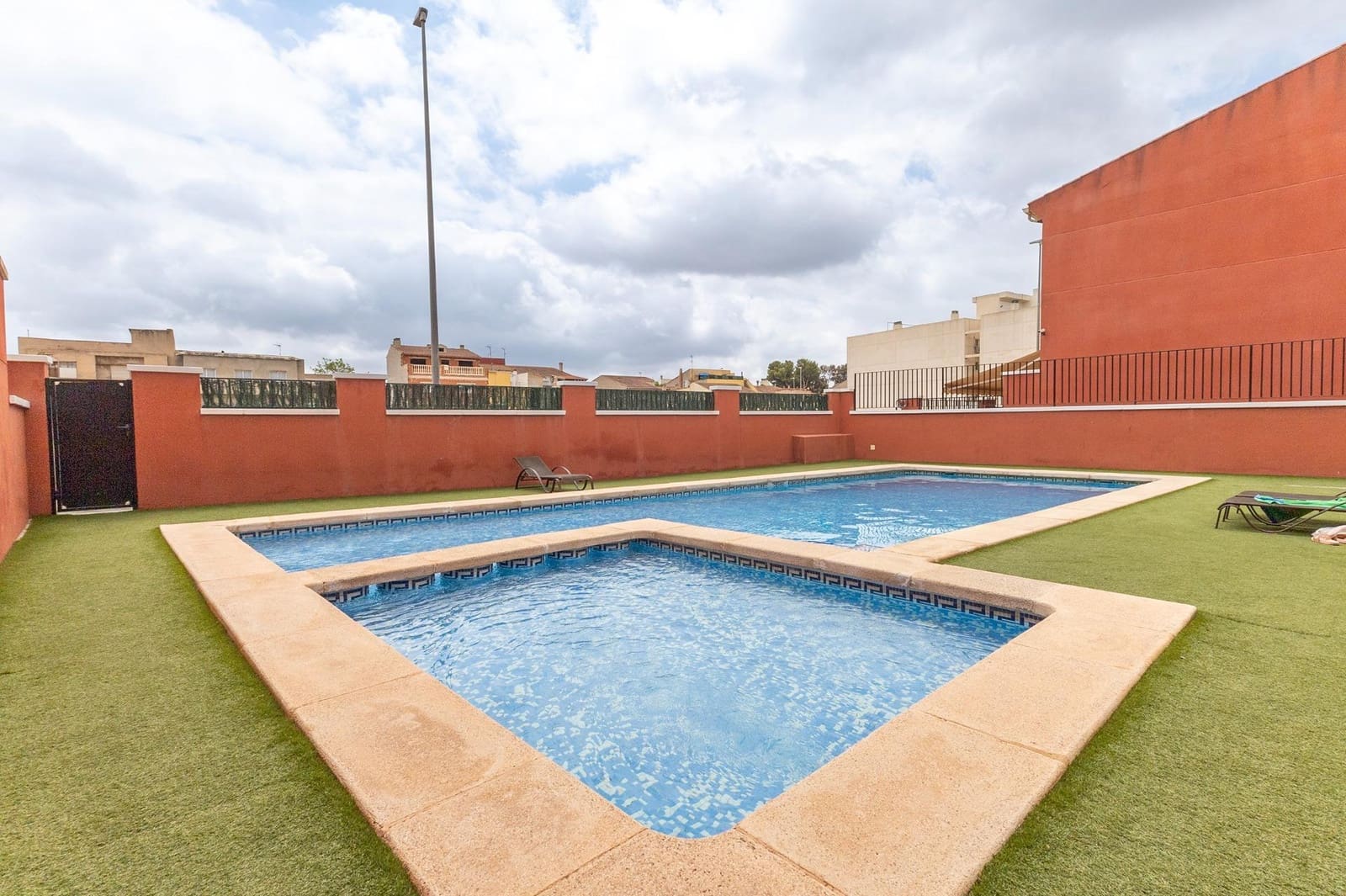 5 makuuhuone Bungalow myytävänä paikassa Monforte del Cid mukana uima-altaan 
autotalli - 280 000 € (Ref: 9403292)