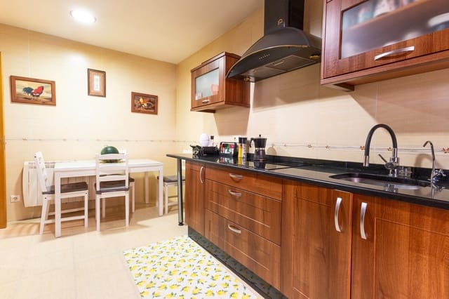 5 makuuhuone Bungalow myytävänä paikassa Monforte del Cid mukana uima-altaan 
autotalli - 280 000 € (Ref: 9403292)