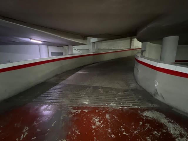 Garasje til salgs i Carolinas Altas, Alicante by - € 17 900 (Ref: 9403293)