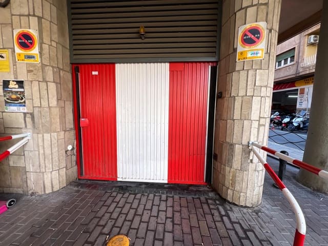 Garasje til salgs i Carolinas Altas, Alicante by - € 17 900 (Ref: 9403293)