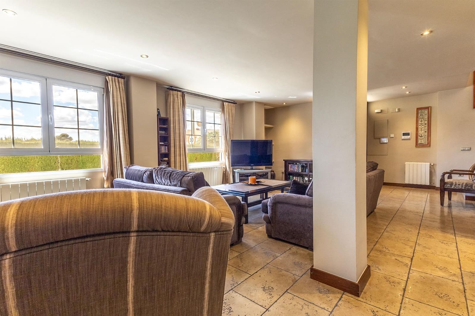 4 sypialnia Willa na sprzedaż w Petrel / Petrer z basenem - 430 000 € (Ref: 9403294)