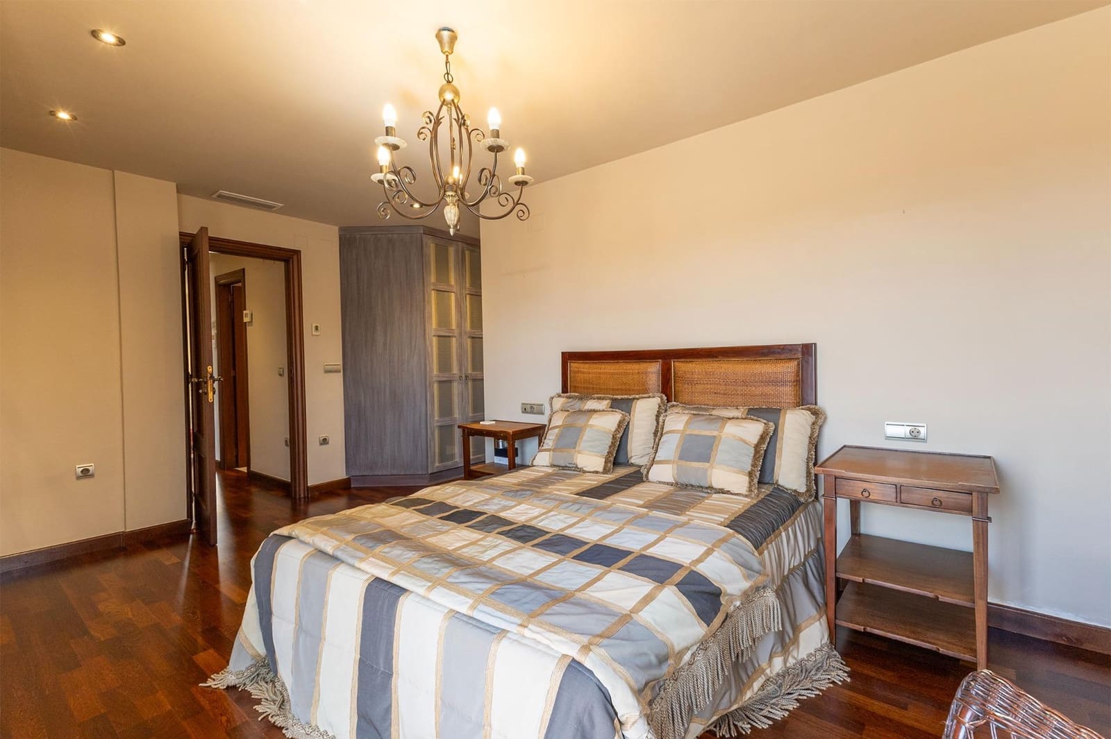 4 sypialnia Willa na sprzedaż w Petrel / Petrer z basenem - 430 000 € (Ref: 9403294)