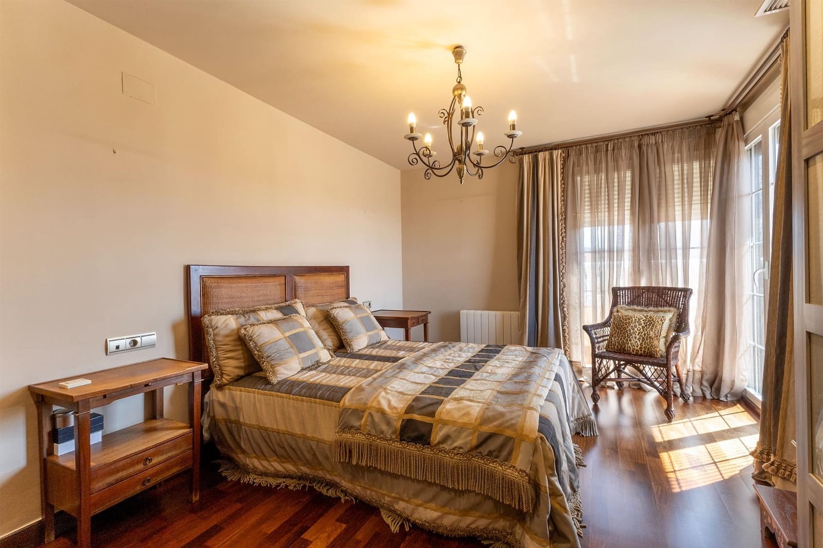 4 sypialnia Willa na sprzedaż w Petrel / Petrer z basenem - 430 000 € (Ref: 9403294)