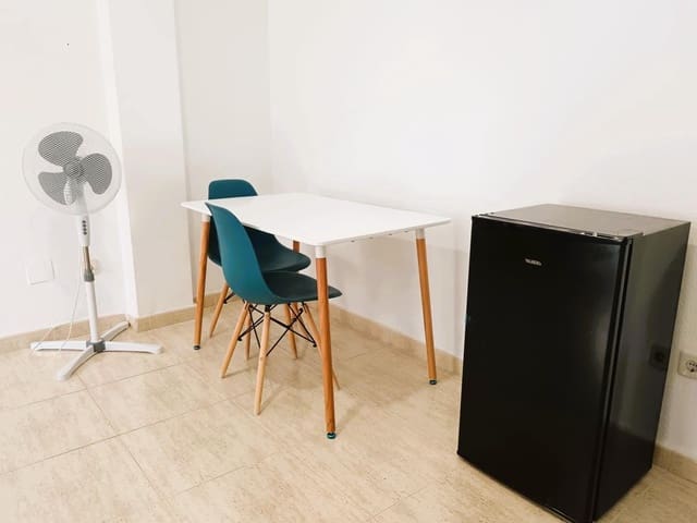 4 bedroom Apartment for rent in Orihuela - € 325 (Ref: 9420003)