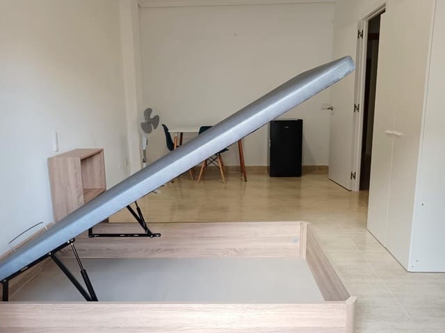 4 bedroom Apartment for rent in Orihuela - € 325 (Ref: 9420003)