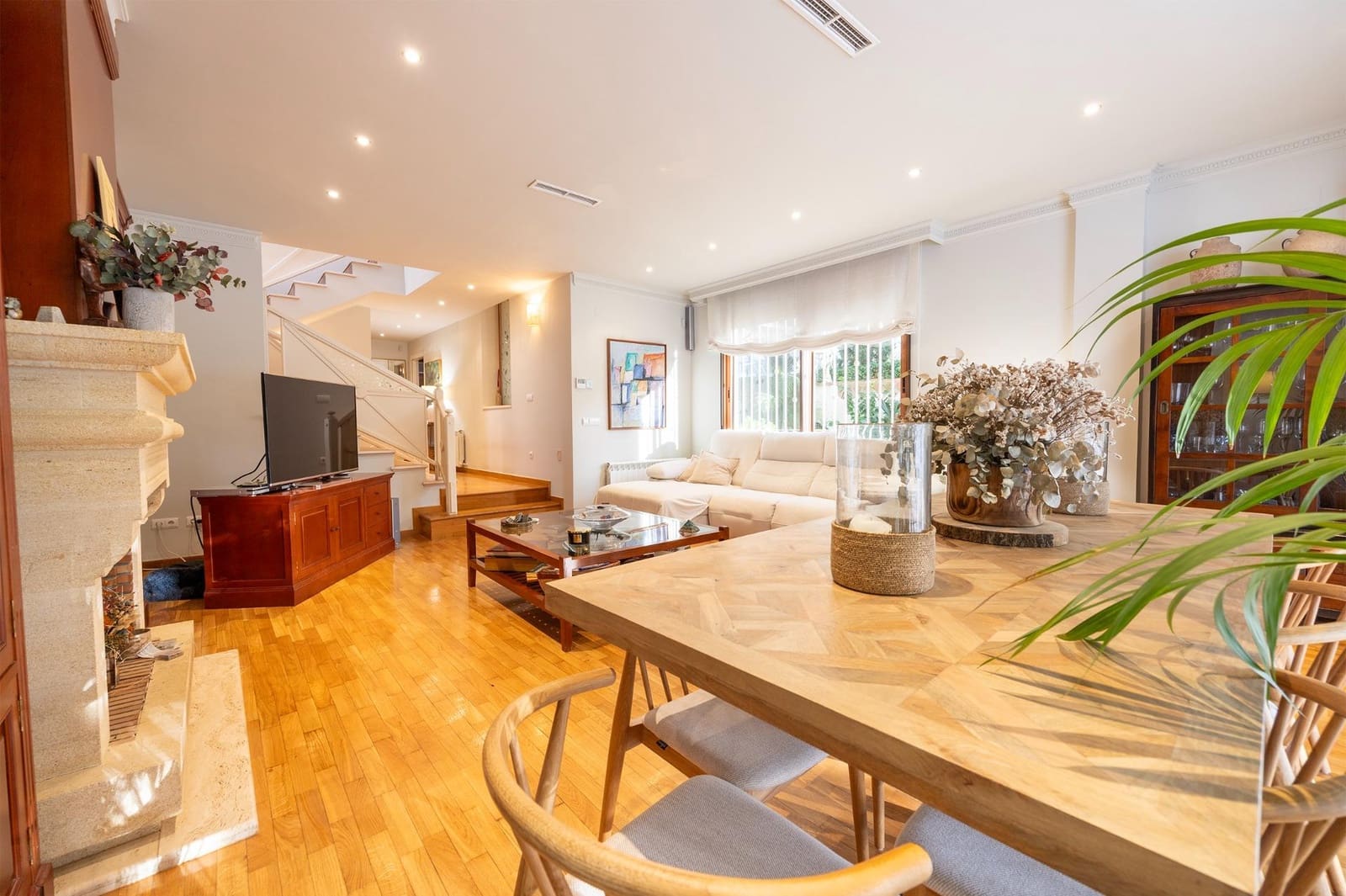 5 bedroom Villa for sale in Alicante / Alacant city with pool garage - € 1,295,000 (Ref: 9431024)