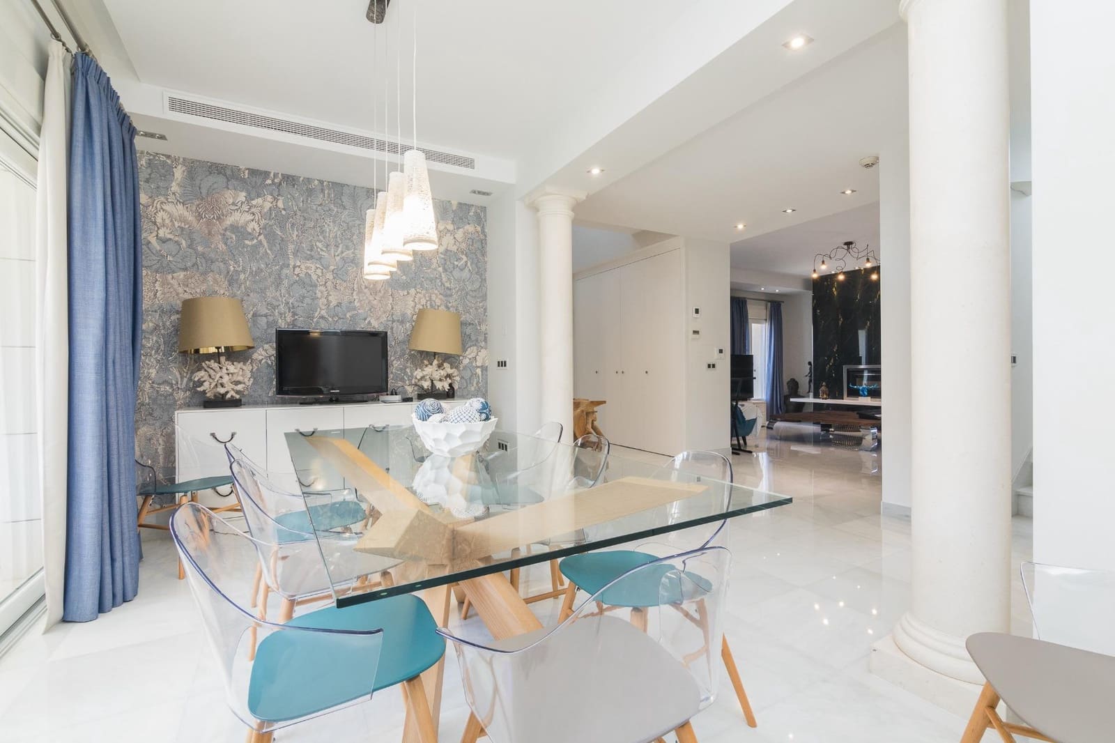 4 bedroom Villa for sale in Arenales del Sol with pool garage - € 1,700,000 (Ref: 9468589)