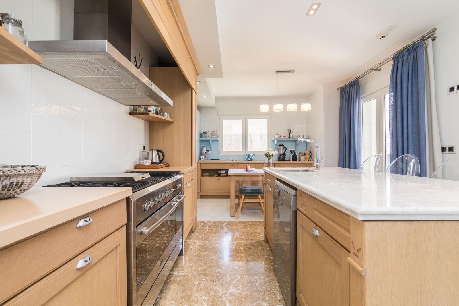 4 bedroom Villa for sale in Arenales del Sol with pool garage - € 1,700,000 (Ref: 9468589)