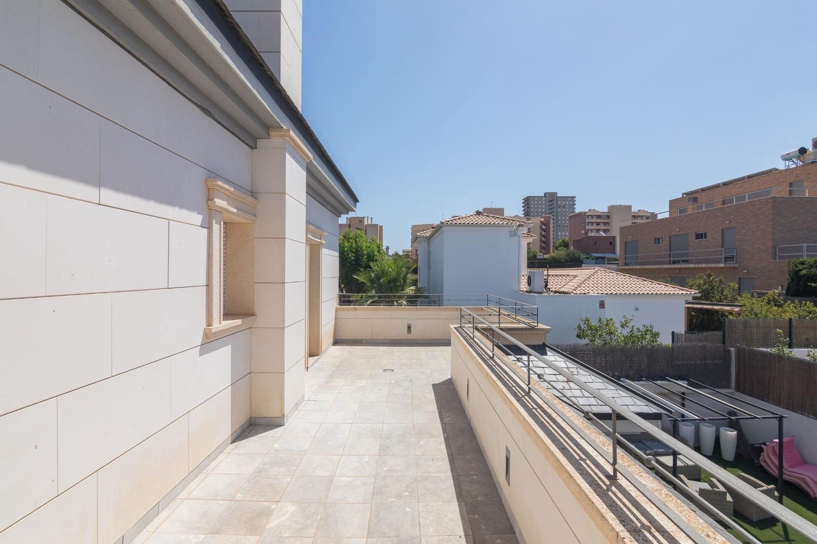 4 bedroom Villa for sale in Arenales del Sol with pool garage - € 1,700,000 (Ref: 9468589)