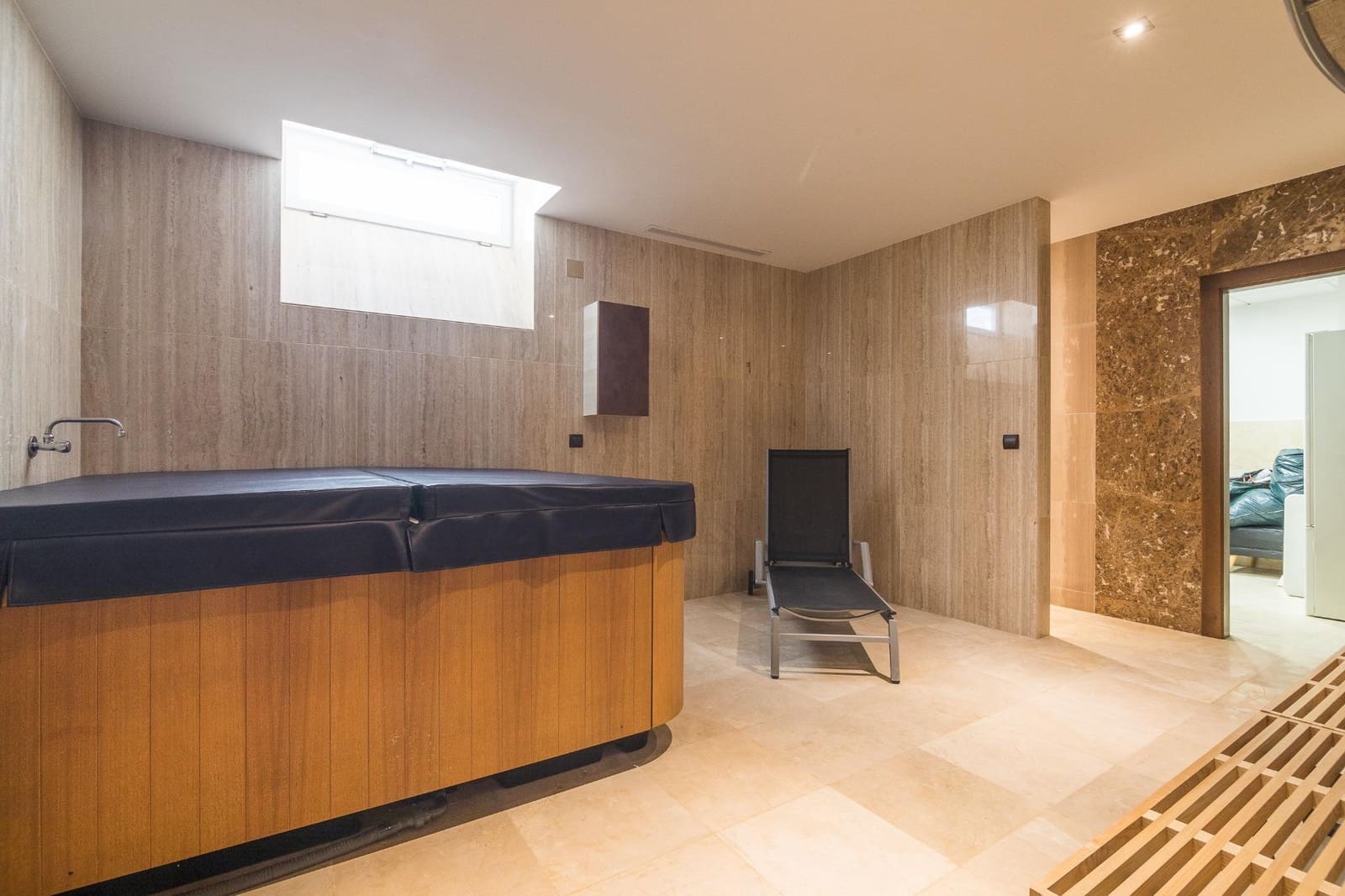 4 bedroom Villa for sale in Arenales del Sol with pool garage - € 1,700,000 (Ref: 9468589)