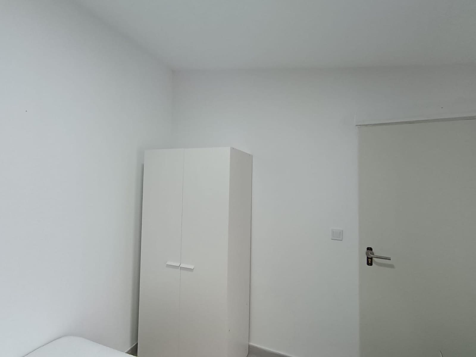 3 bedroom Flat for rent in Alicante / Alacant city - € 300 (Ref: 9485360)