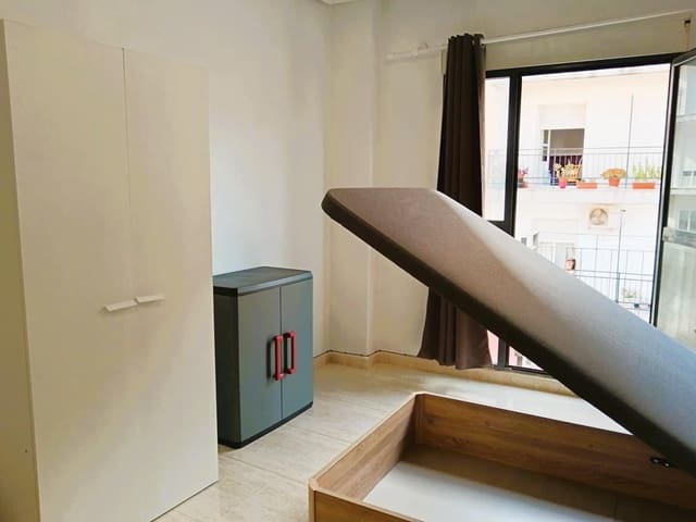 4 soveværelse Lejlighed til leje i Orihuela - € 325 (Ref: 9486778)