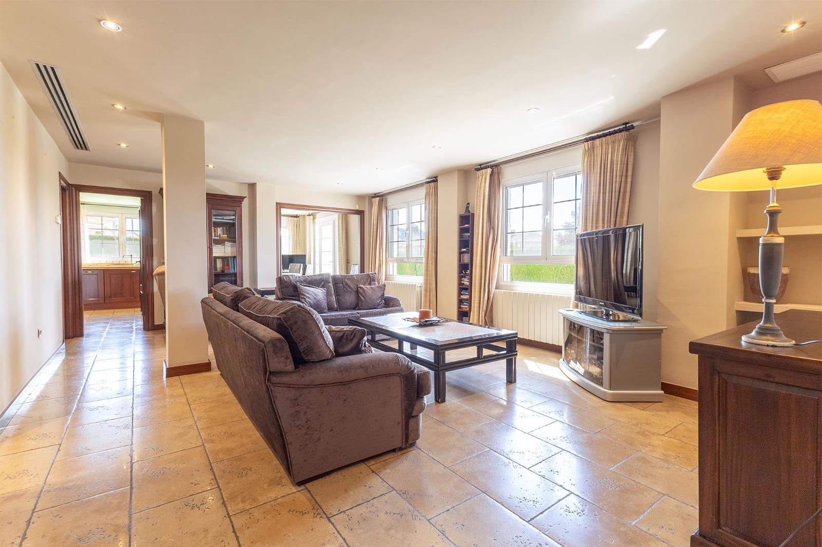 4 bedroom Villa for sale in Petrel / Petrer with pool - € 430,000 (Ref: 9502619)