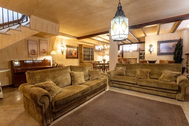 4 bedroom Villa for sale in Petrel / Petrer with pool - € 430,000 (Ref: 9502619)