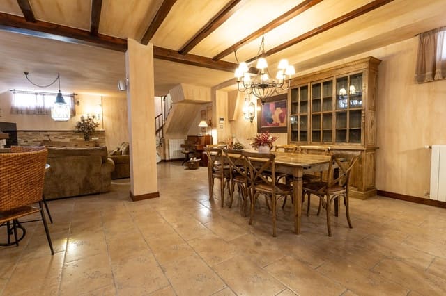 4 bedroom Villa for sale in Petrel / Petrer with pool - € 430,000 (Ref: 9502619)