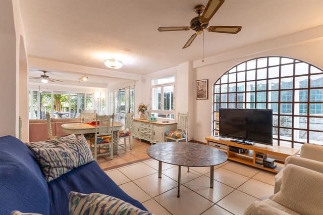 6 slaapkamer Villa te koop in El Campello met garage - € 695.000 (Ref: 9502623)