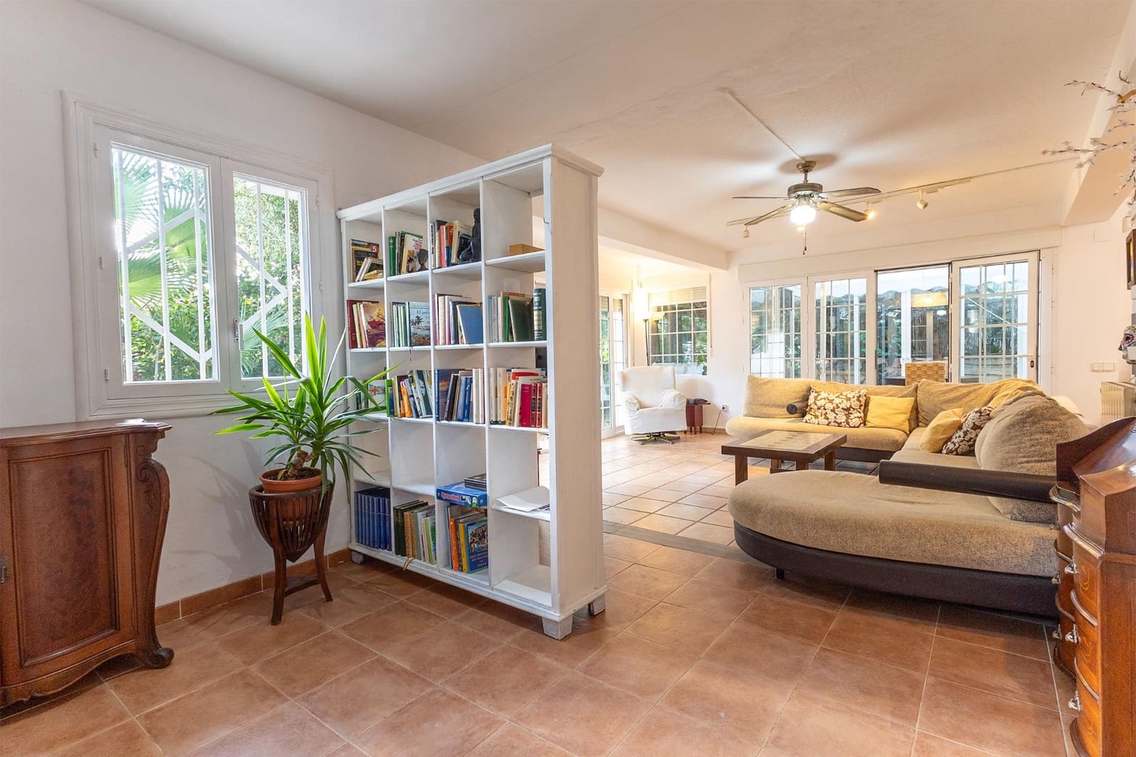 6 bedroom Villa for sale in El Campello with garage - € 695,000 (Ref: 9502623)