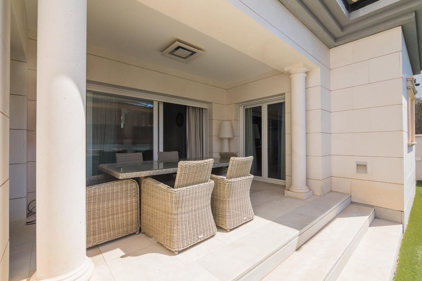 4 soveværelse Villa til salg i Arenales del Sol med swimmingpool garage - € 1.700.000 (Ref: 9502627)