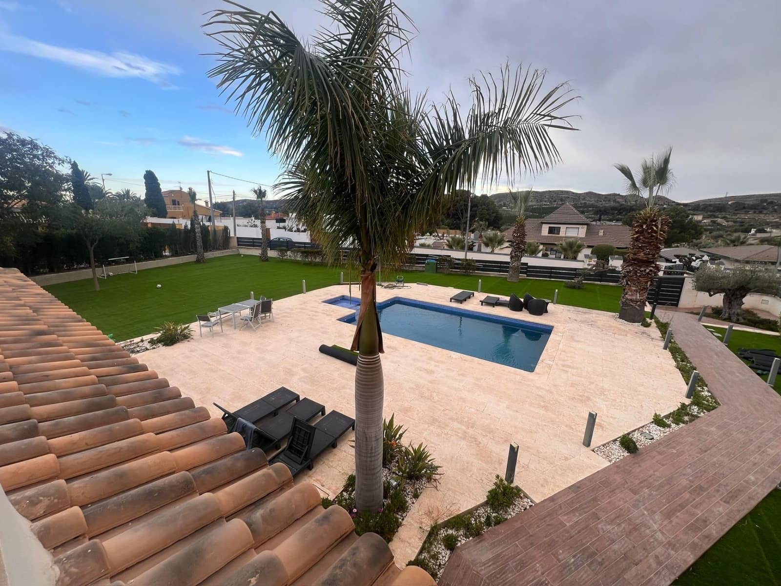 5 bedroom Villa for sale in Rebolledo with pool garage - € 795,000 (Ref: 9502632)