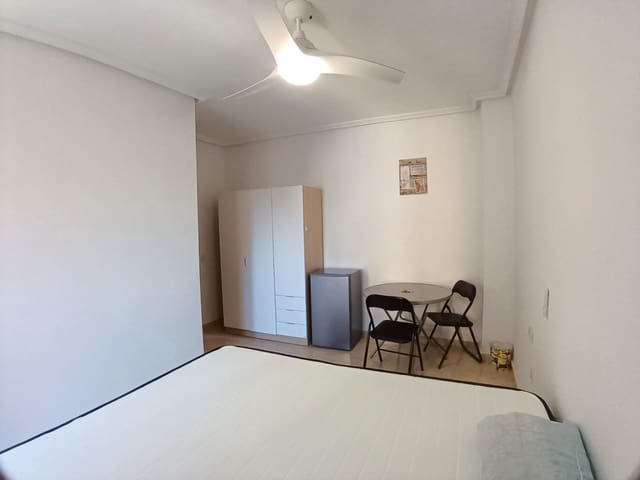 4 Zimmer Apartment zu vermieten in Orihuela - 300 € (Ref: 9502708)