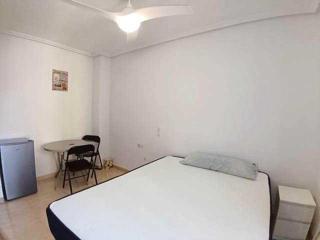 Apartamento de 4 habitaciones en Orihuela en alquiler - 300 € (Ref: 9502708)