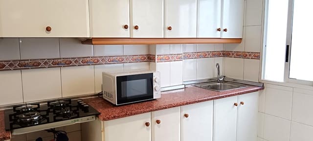 Apartamento de 4 habitaciones en Orihuela en alquiler - 300 € (Ref: 9502708)