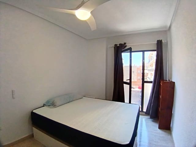Apartamento de 4 habitaciones en Orihuela en alquiler - 300 € (Ref: 9502708)