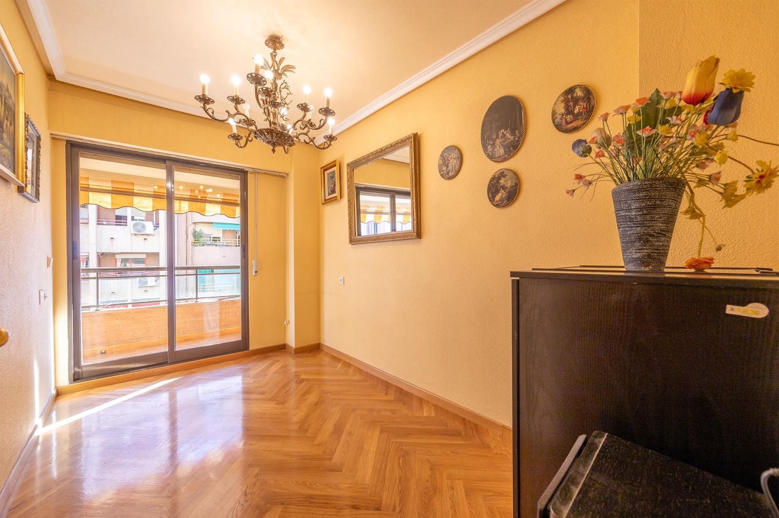 4 makuuhuone Asunto myytävänä paikassa Alicante kaupunki mukana 
autotalli - 425 000 € (Ref: 9504493)