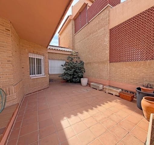 5 makuuhuone Huvila myytävänä paikassa Playa de San Juan, Alicante kaupunki mukana uima-altaan 
autotalli - 825 000 € (Ref: 9513602)